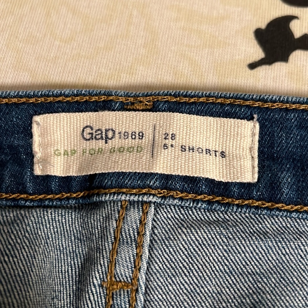 Gap jeans shorts. 28” waist, 5” inseam. Good used condition. - Picture 7 of 9